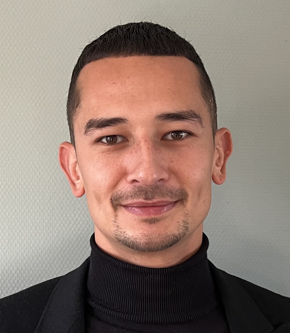 Kevin Wie zijn toch die mensen die alles weten van IAM, NIS2, DORA, SOC en SIEM? Dat zijn onze cybersecurityspecialisten. Met hen zit je aan tafel als je je bedrijf wilt beveiligen. En wil je bij ons komen werken, dan zijn dit ze: jouw nieuwe collega’s.